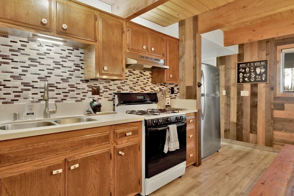 2190-fox & Bears Retreat 4 Bedroom Home by RedAwning