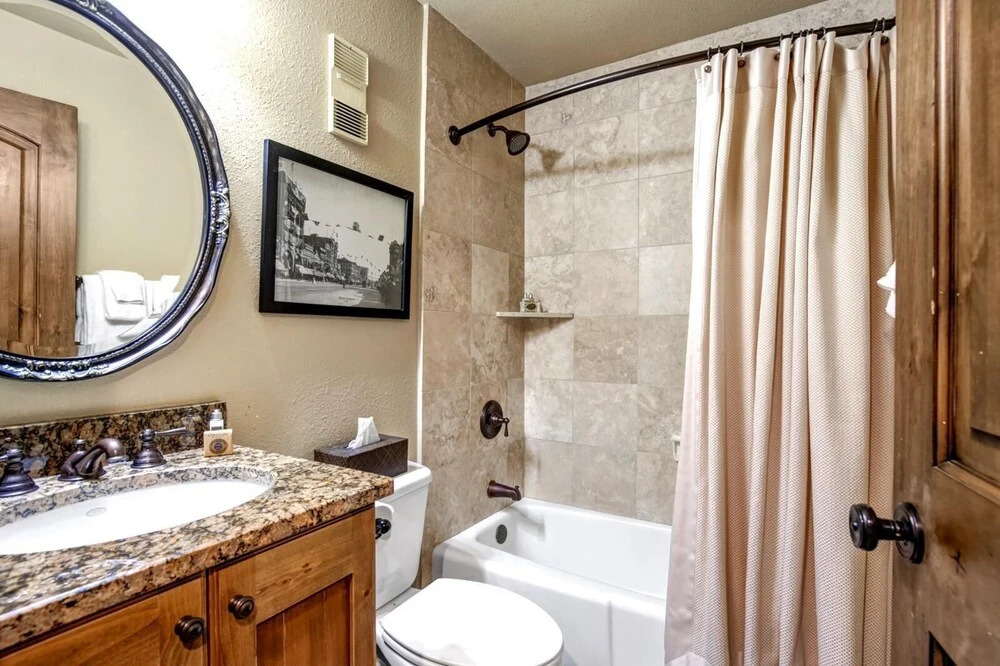 K B M Resorts- Cbi-202 Upgraded 1bd, Wood Fireplace, Full Kitchen, Wifi, Walk to Slopes!