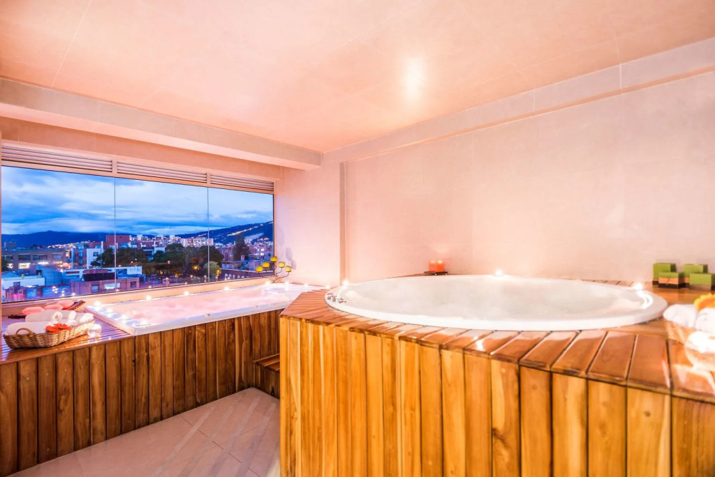 One Sixteen Hotel