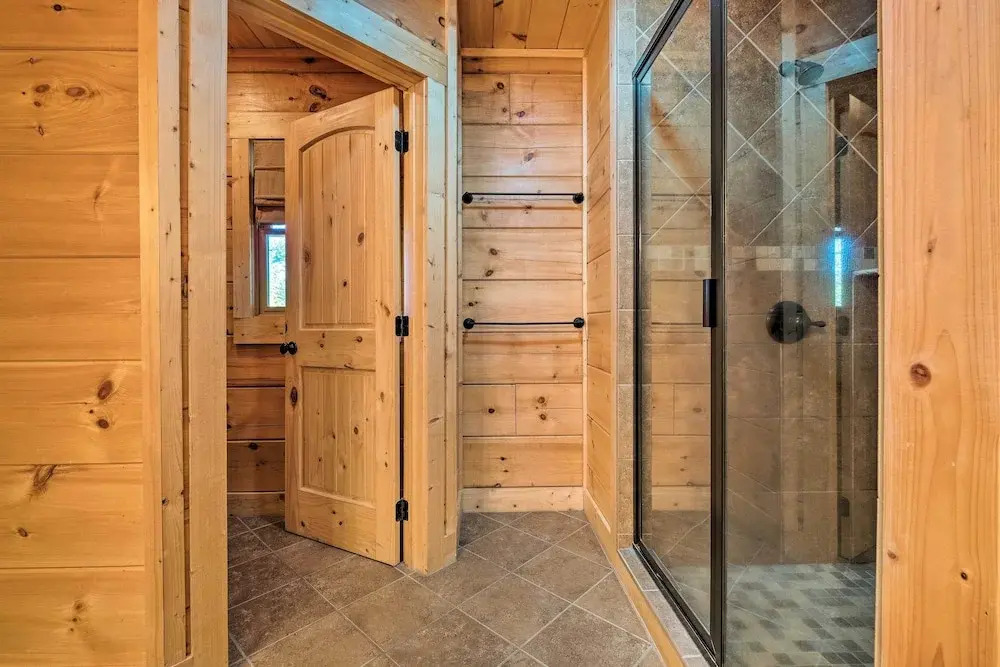 Smoky Mountain Views + Hot Tub: Spacious Cabin!