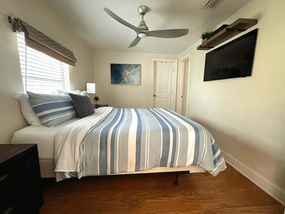 Charming 1940 Waterfront 2br-2ba Condo 2 Bedroom Condo by RedAwning