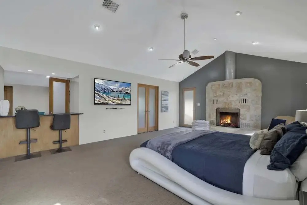 406 Lodge-a: Hot-tub & 2 Blks to Main St