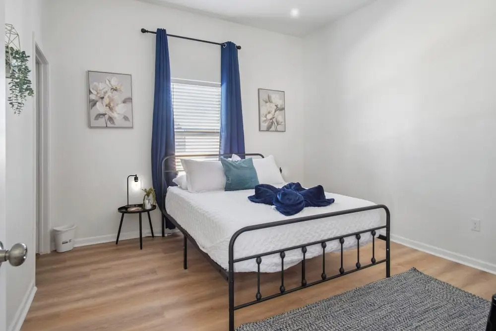 Perfect 2BR 2BA Base Clean Modern Near Downtown
