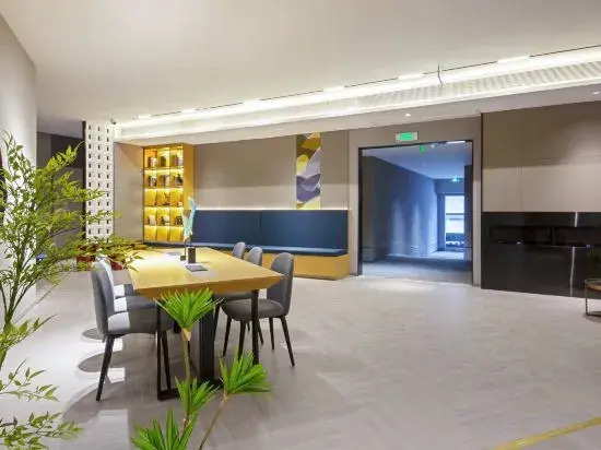 Home Inn Selected (Chengdu West China Hospital, Wuhouci Metro Station)