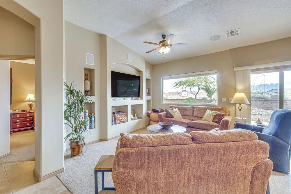 Hike, Golf & Try Your Luck! Mtn-view Mesquite Home