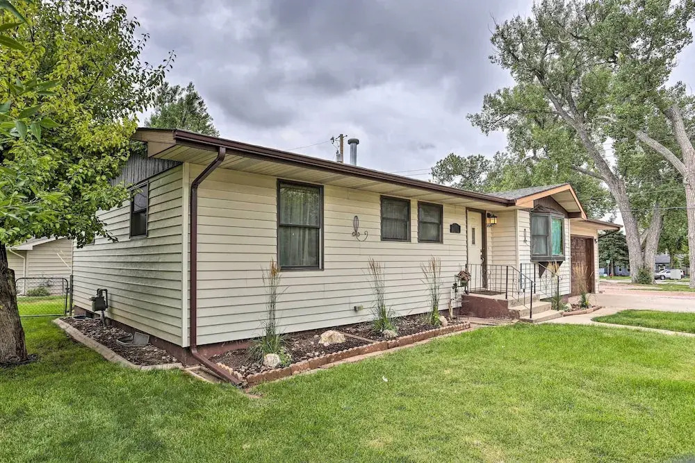 Rapid City Home - Walk to Canyon Lake Park