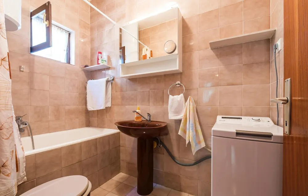 Awesome Home in Jadrija With Wifi and 2 Bedrooms