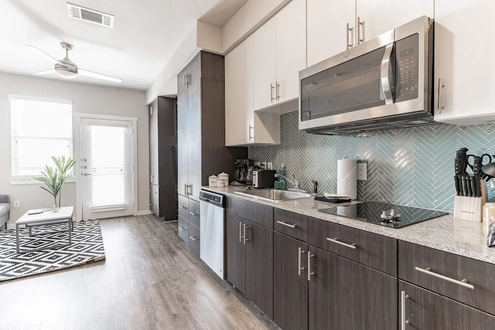 East DT Houston Getaway Near Parks and Restaurants