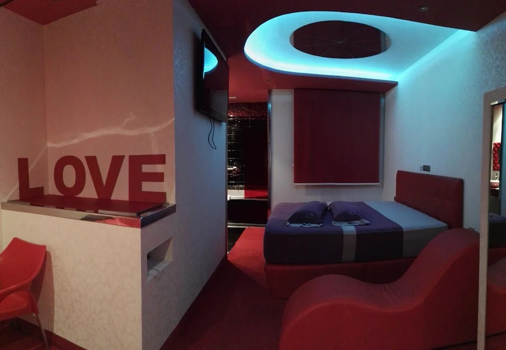V Hotel