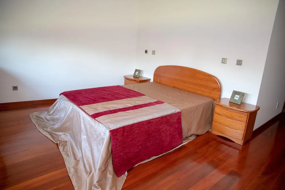 Spacious villa in Santo Tirso with private pool 850 m² and jacuzzi