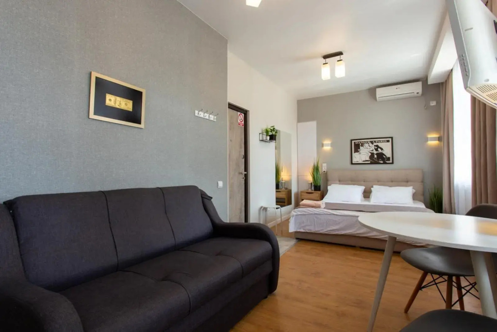 Modern studio beside metro Yaroslava Mudroho, Universytet - Chernyshevska str 95-7