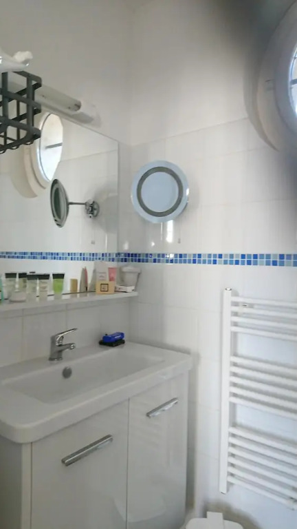 House With 3 Bedrooms in Arveyres, With Enclosed Garden and Wifi