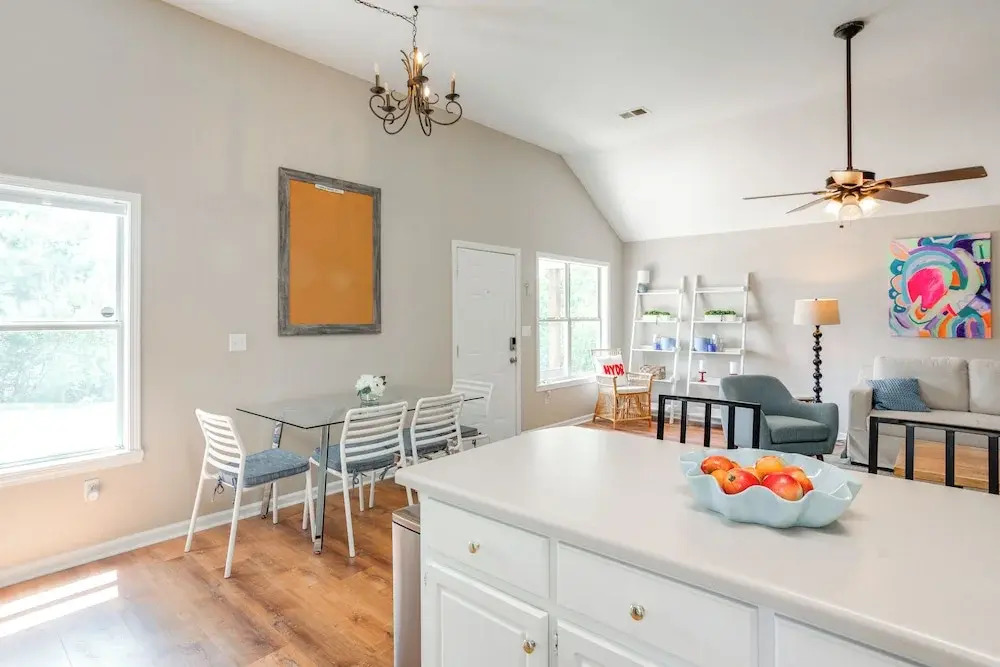 1 Mi to Ole Miss: Pet-friendly Retreat w/ Yard