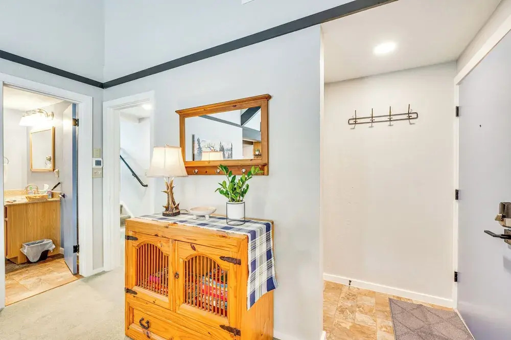 Cozy Estes Park Condo w/ Balcony + Fireplace!