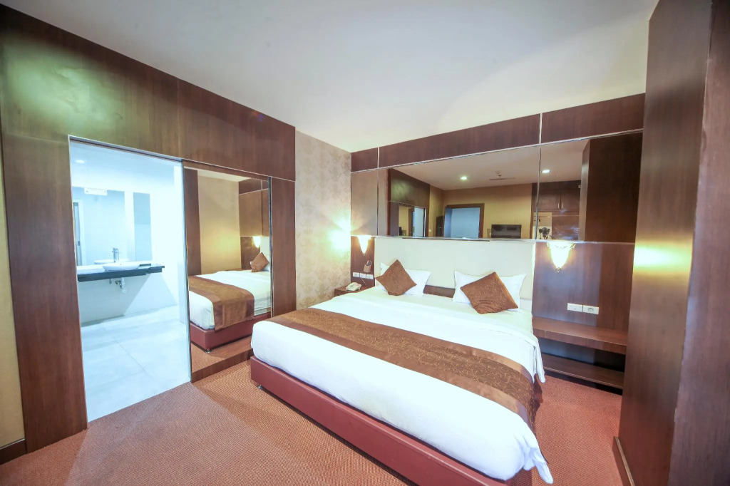 New Hollywood Hotel