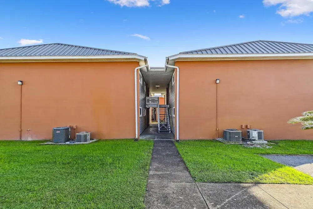 Gulf Terrace 160 - Pet-friendly First Floor Condo in Center of Destin 2 Bedroom Condo by Redawning