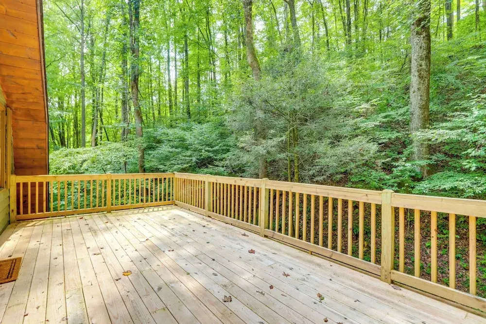 Wooded Blue Ridge Cabin: 2 Decks, Fire Pit!