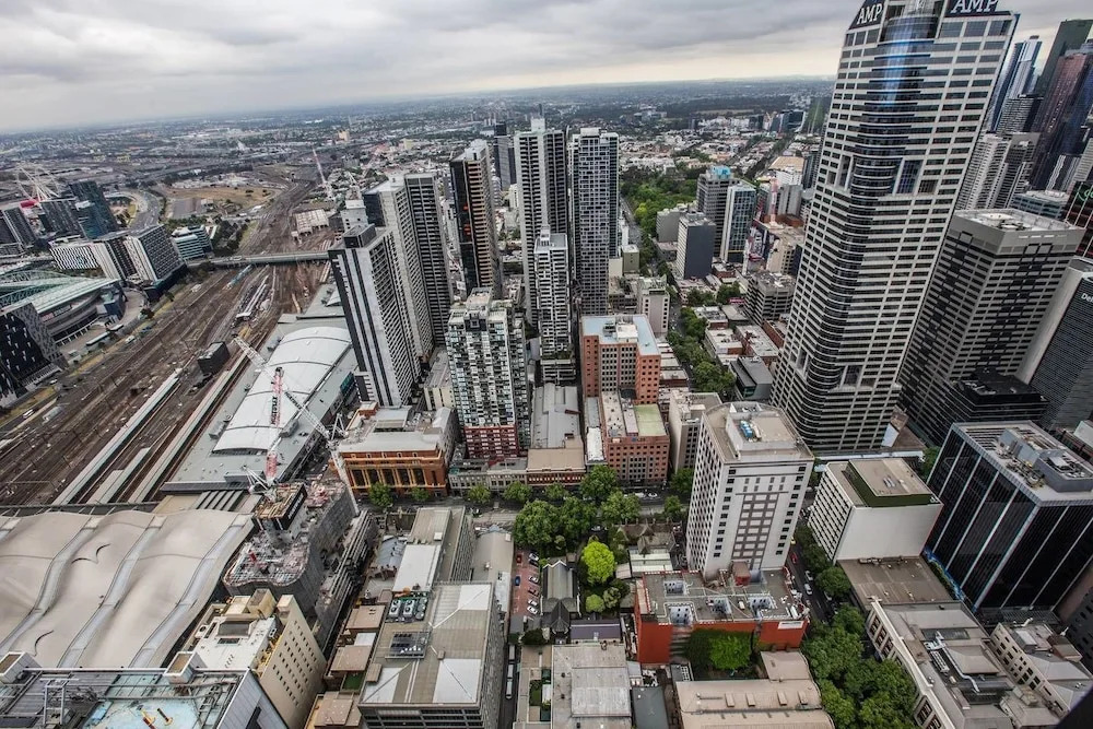 Stunning 2 Bed On Collins With Pool In Southern Cross
