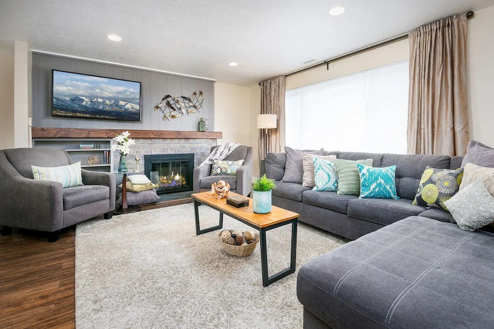 2436 East Evergreen Avenue Home 4 Bedrooms 3 Bathrooms Home