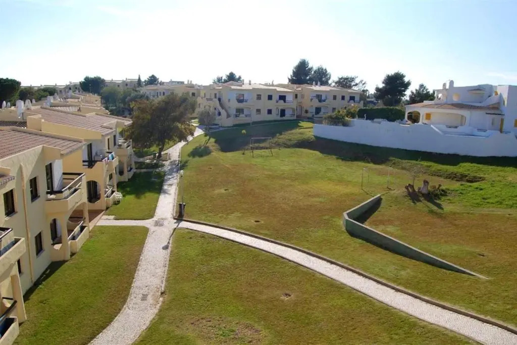 One bedroom appartement with shared pool balcony and wifi at Alvor 1 km away from the beach