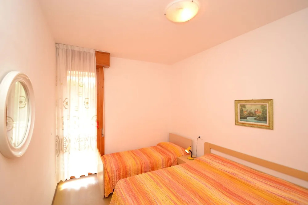 Sunny Apartment Right by the Beach