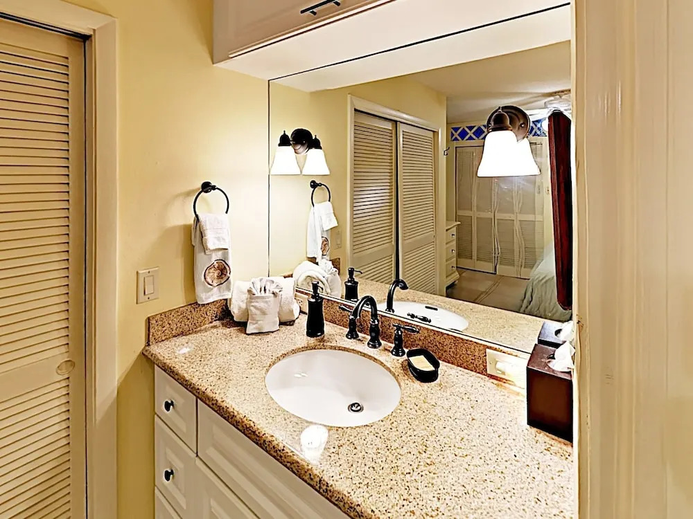 2700 Gulf Blvd 5E Condo 1 Bedroom 1 Bathroom Condo