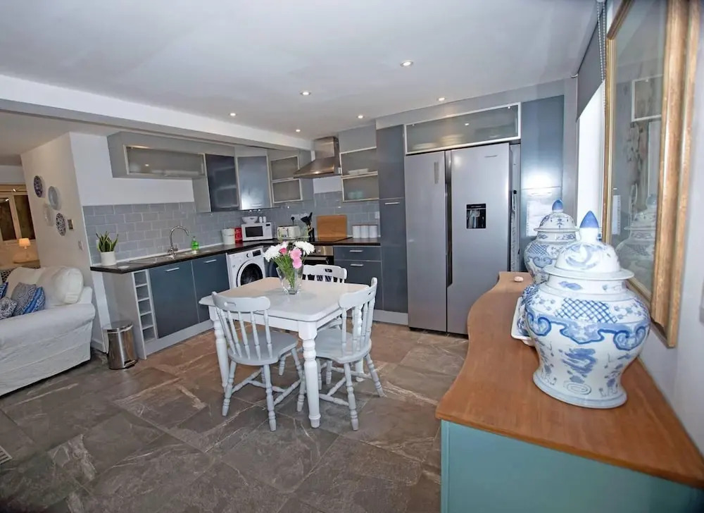 Lovely 2 Bed Apartment Pembroke Castle