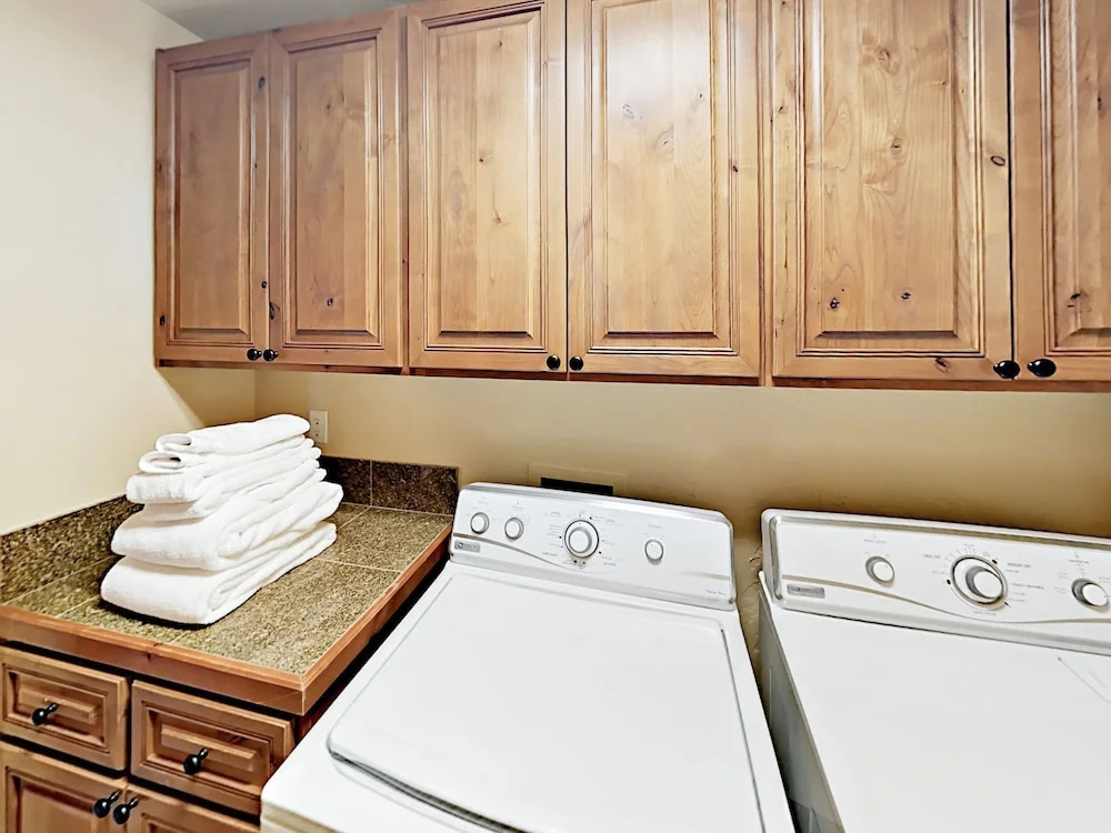 965 Bear Trail Townhouse 3 Bedrooms 3.5 Bathrooms Townhouse