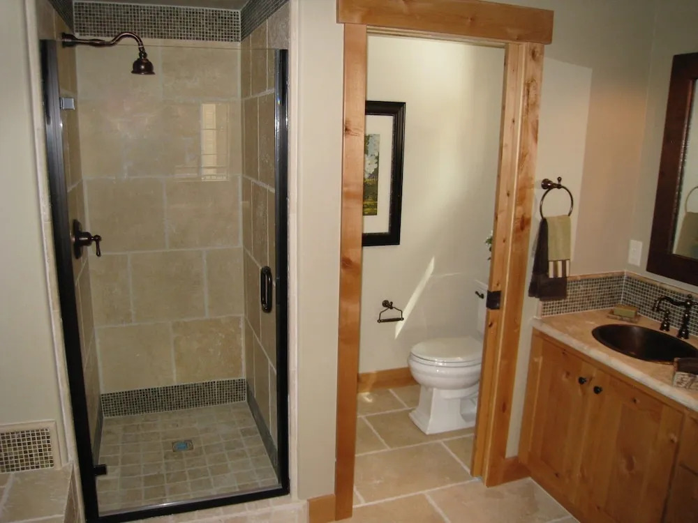 Truckee Townhouse Walk Everywhere by RedAwning