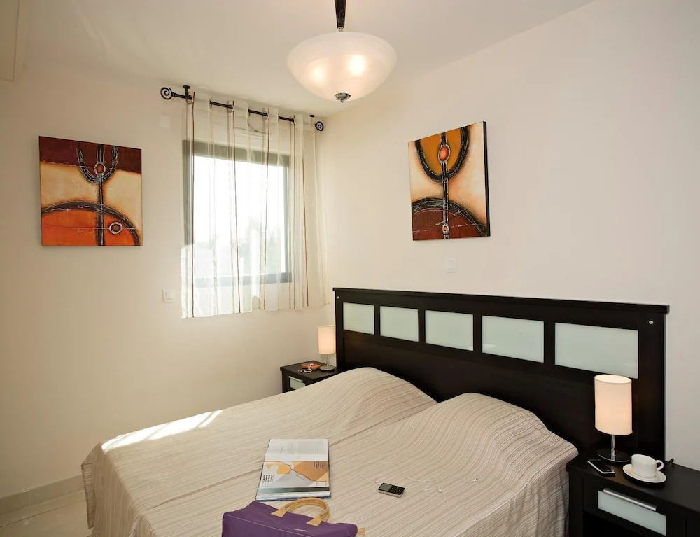 Spacious Marina Stay for Six