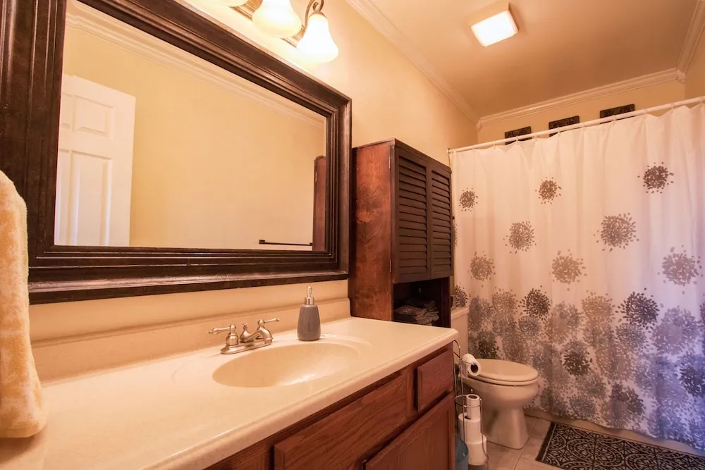 The Cozy Nest 2 Bedroom Condo
