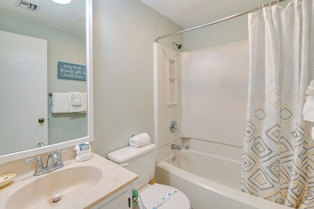Beachfront Condo w/ Pool at Myrtle Beach Resort!