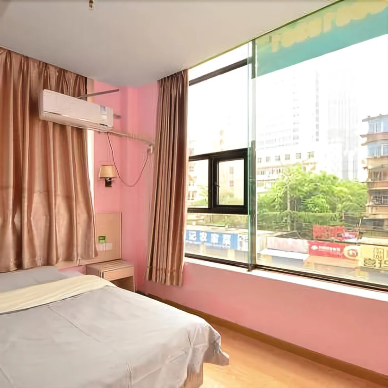 77 Chain Traders Hotel