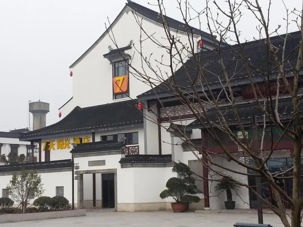 Suzhou Luzhi Riverside Inn Hostel