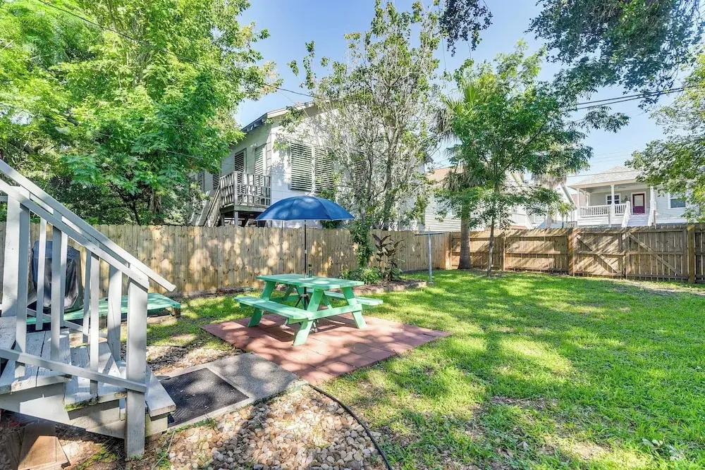 1/2 Mi to Seawall! Family Home w/ Furnished Patio