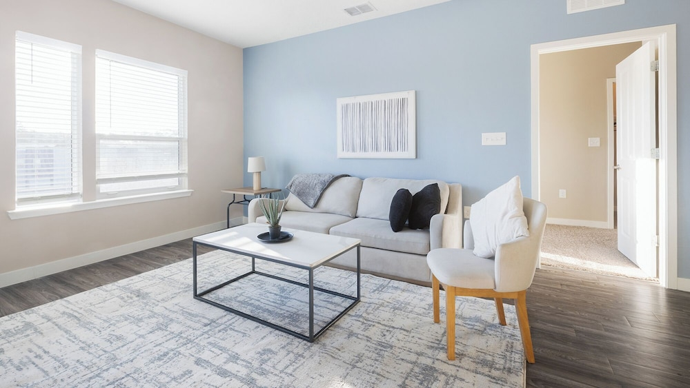Landing Amazing 1bd, Gym, Yoga Studio