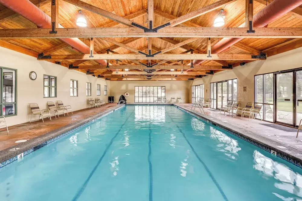 Game Room & 5 Pools: Chalet at Eagle Crest Resort