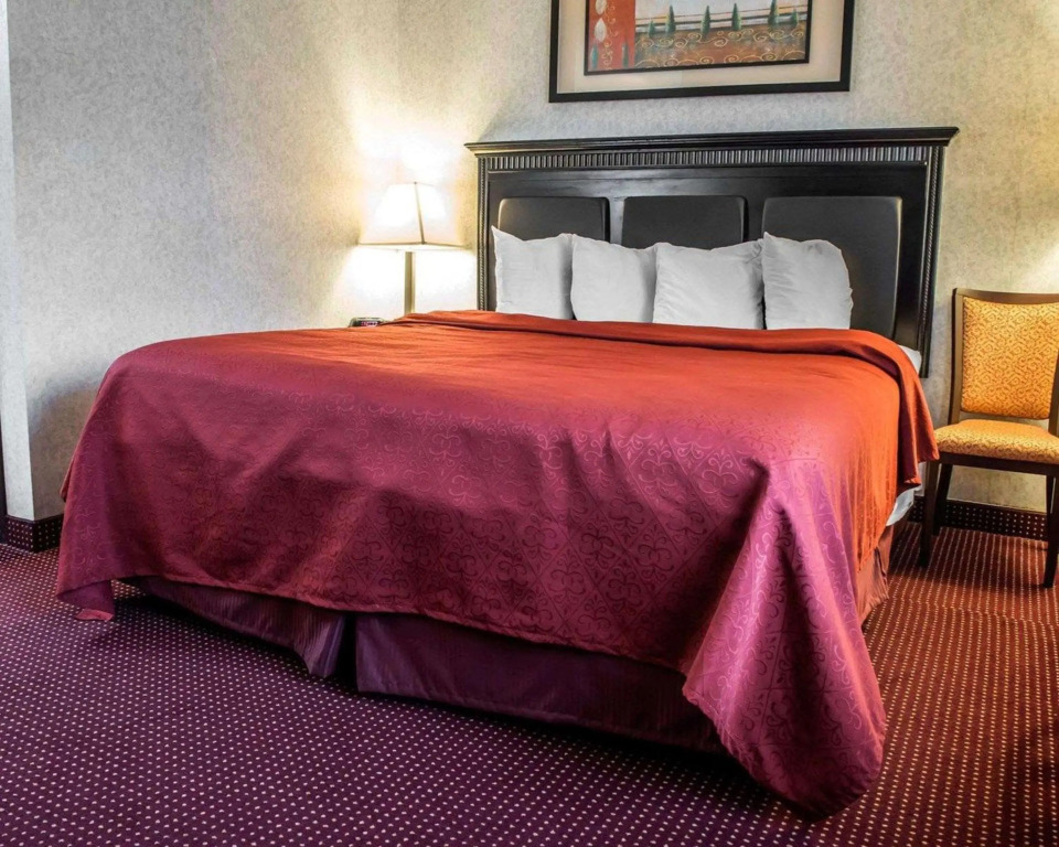 Quality Inn & Suites Gibsonia - Pittsburgh North