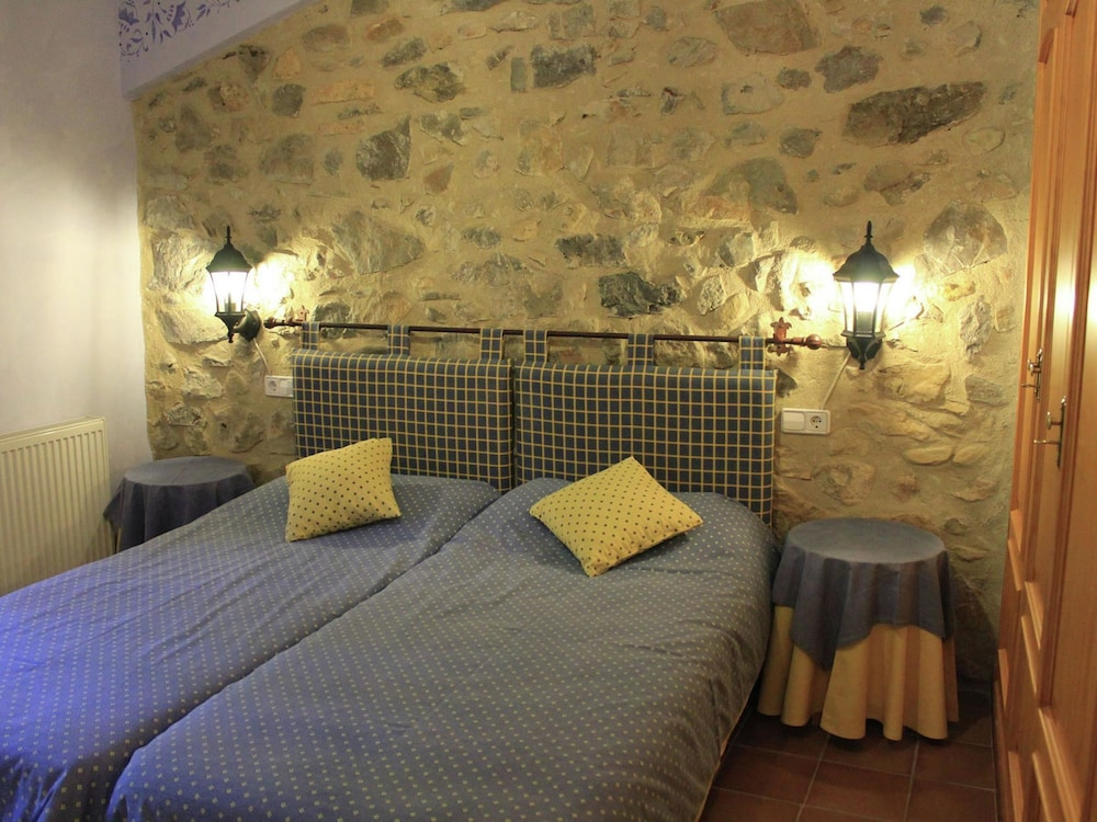 Cozy Mansion in Albanyà With Sauna and Pool