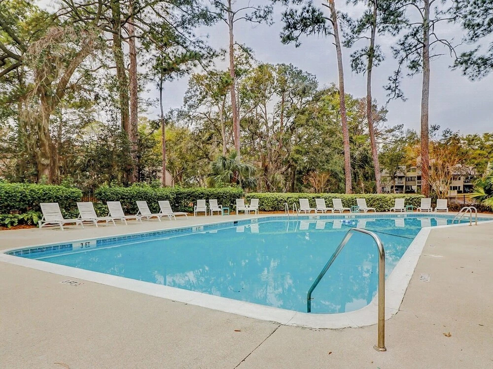 Updated Harbour Town Hideaway w/ Pool & Balcony condo