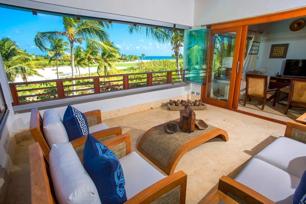 Oceanview Lux Villa - With Eden Roc Club Access