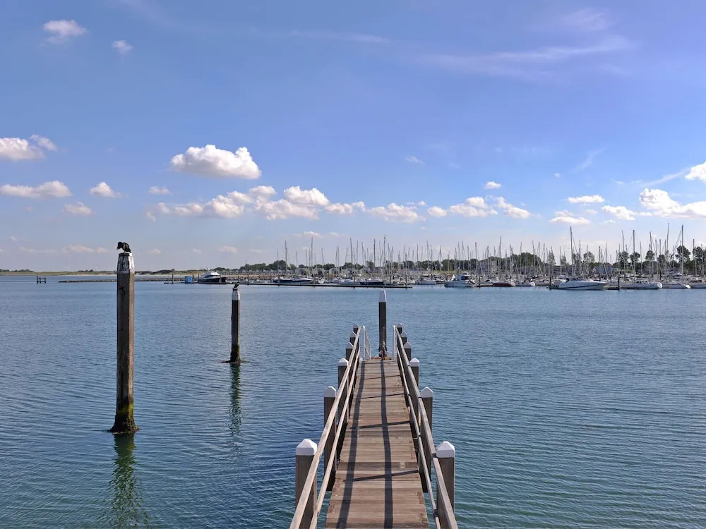 Detached bungalow for 5 people with a beautiful view of the marina