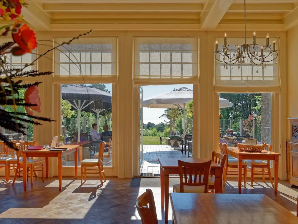 Unique Studio on Large Estate With sea View