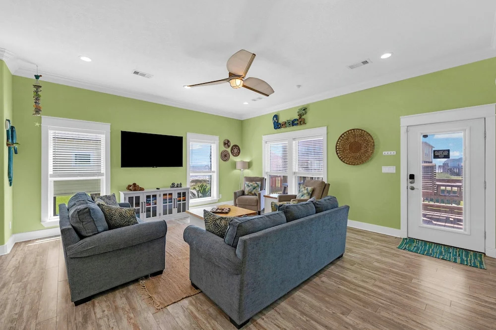Steps to Shore! just Beachy Home w/ Deck + Views