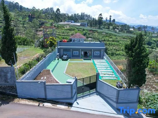 4 BR Villa Casa De Valley View Lembang with Billiard, Karaoke & Mountain View