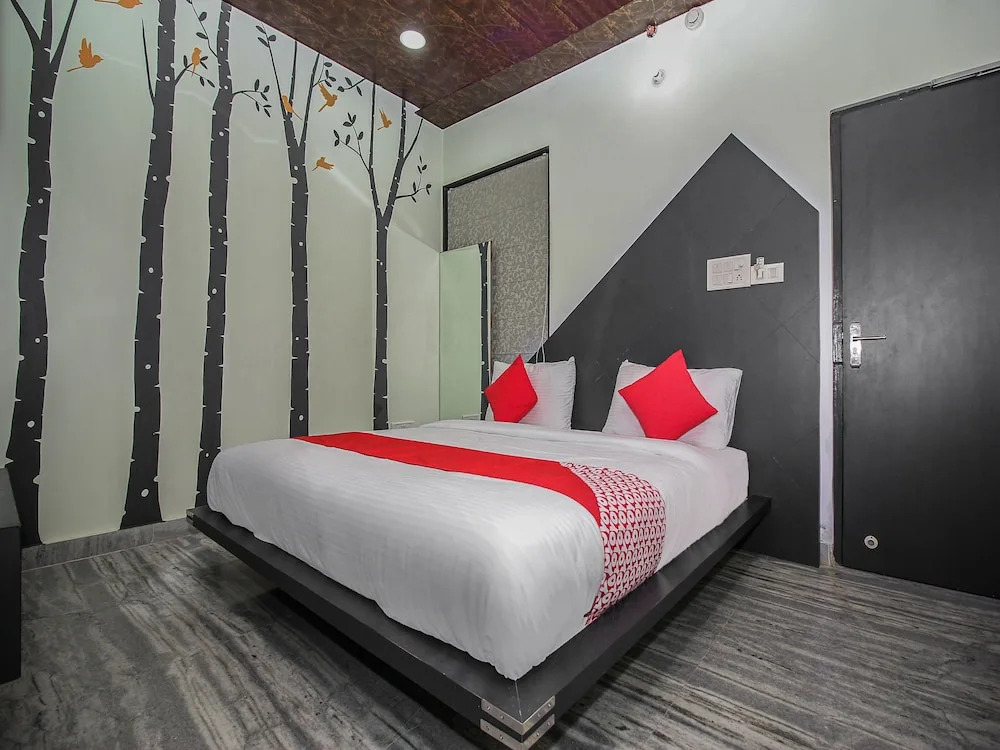 OYO 15783 Hotel Shree Kanji Palace