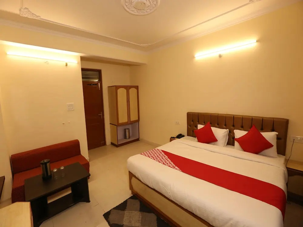 OYO 14212 Tanwar Regency