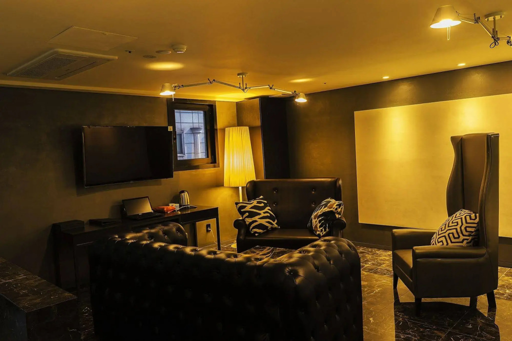 Richwell Hotel