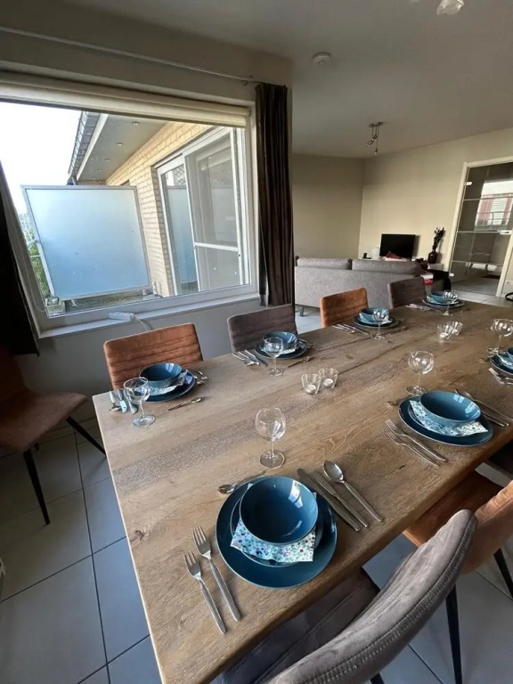 Huswell - Spacious 3-bedroom Duplex Apartment