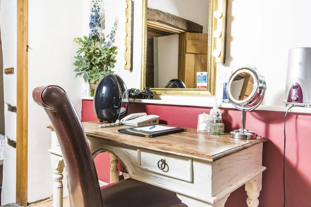 Cornerstones, 16th Century Luxury Self Catering House overlooking the River Dee